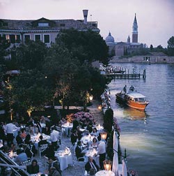 hotel_cipriani_dining_on_the_terrace
