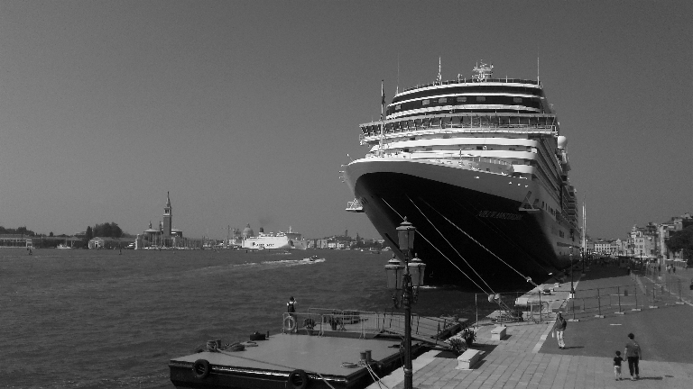 2011-000-Venice-NieuwAmsterdamDocked-B&W
