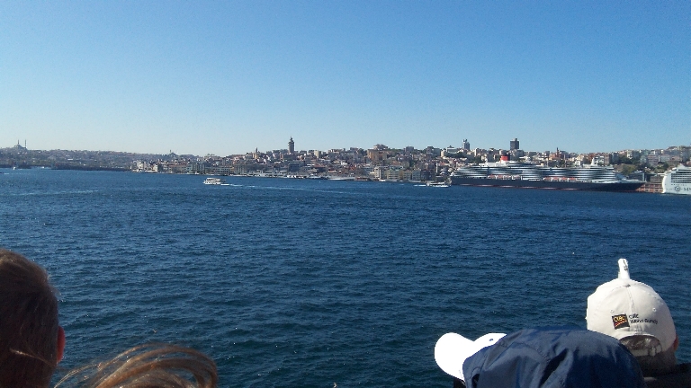 2011-410-GoldenHornGalataPortDock