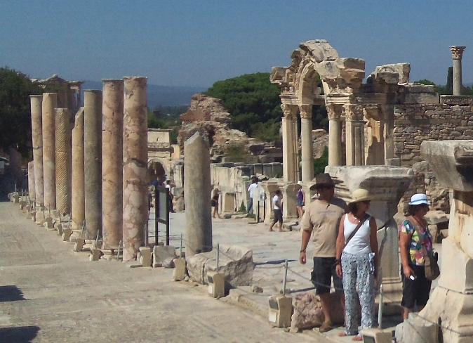 2011-718-EphesusColumnsAndTemple