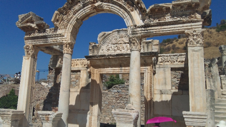 2011-720-Ephesus-BestPreservedTemple