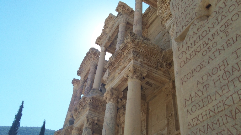 2011-732-Ephesus-Library-FacadeFromCloseBelow