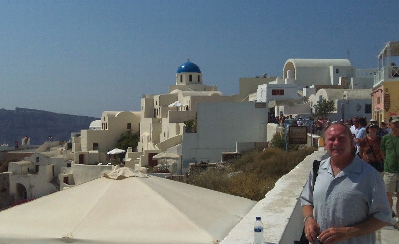 2011-814-Santorini-OiaWithBoden